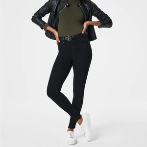 SPANX Skinny Ankle Shaping Jeans in Black Women's Size Medium Pull On - 20278R‎